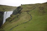 062- J2 (212) montée en haut de la cascade de Skogafoss